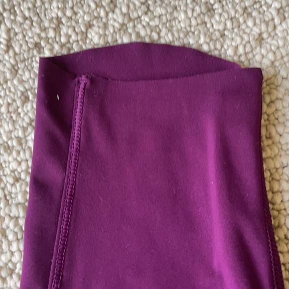 Athleta scalloped bottom w/pocket leggings - Picture 4 of 5